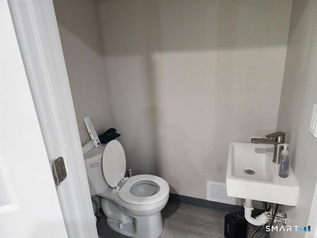 Building Photo - 16 Church St