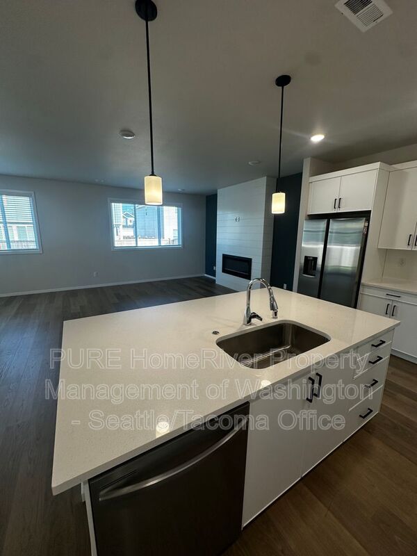 Building Photo - 18201 35th Ave Ct E