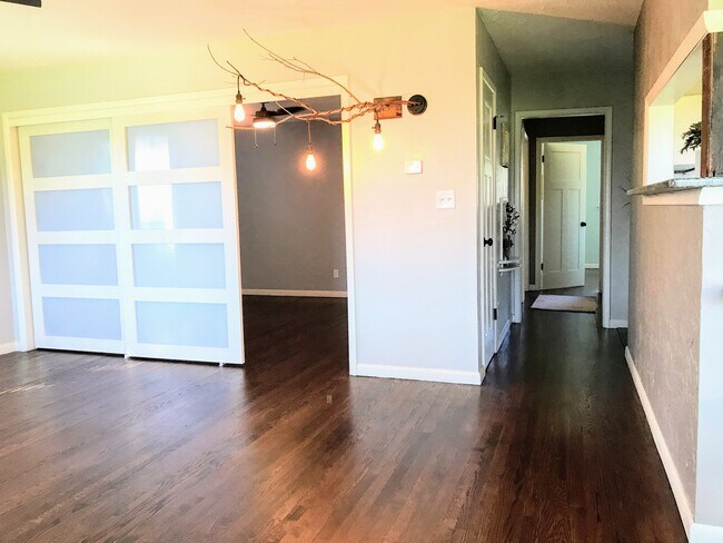 Building Photo - 10600 Greystone Ave