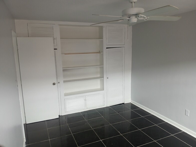 Building Photo - 7640 Pembroke Rd