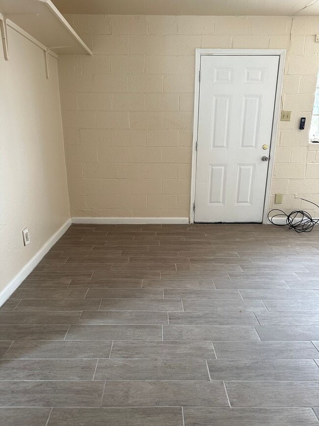 Building Photo - Great 1 Bed 1 Bath located near NMSU