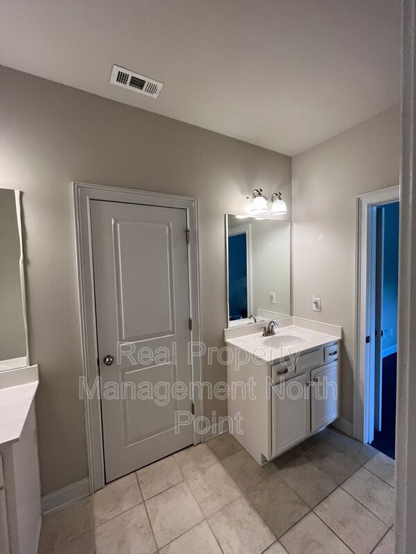 Building Photo - 184 Gray Trl