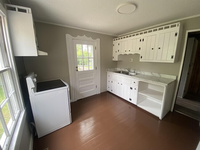 Building Photo - 405 McArthur Blvd