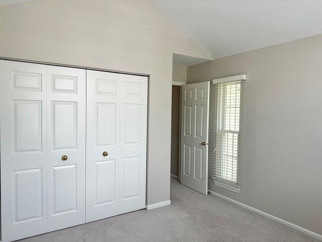 Building Photo - 240 Steeplechase Ct