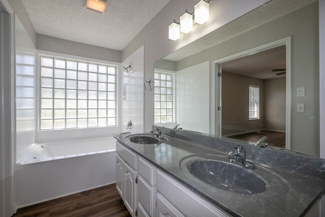 Building Photo - Gorgeous 4 Bedroom Remodel, Union Schools!