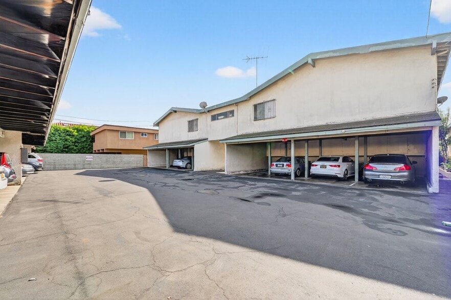 Building Photo - 425 W Regent St