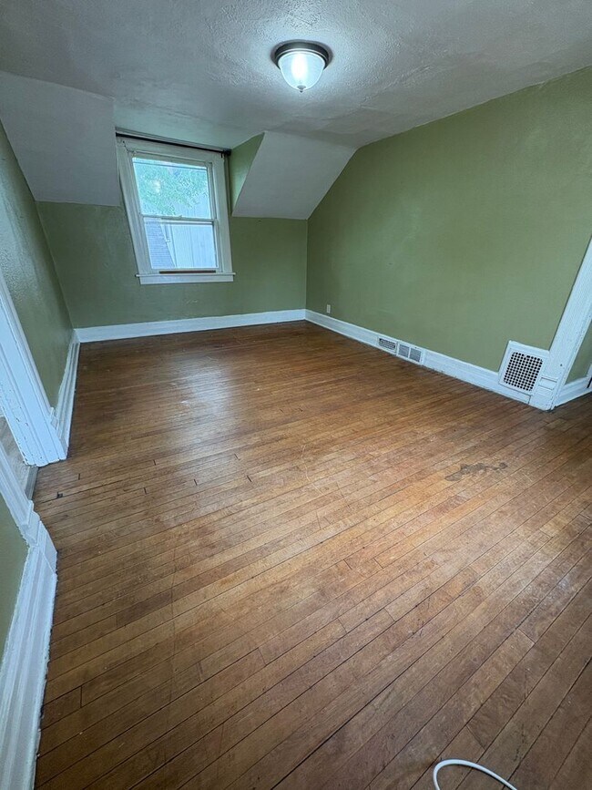 Building Photo - GB - 02 - Duplex