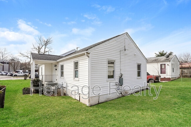 Building Photo - 921 Shamrock Ave