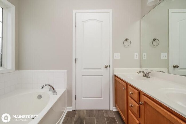 Building Photo - 246 Slow Waters Dr