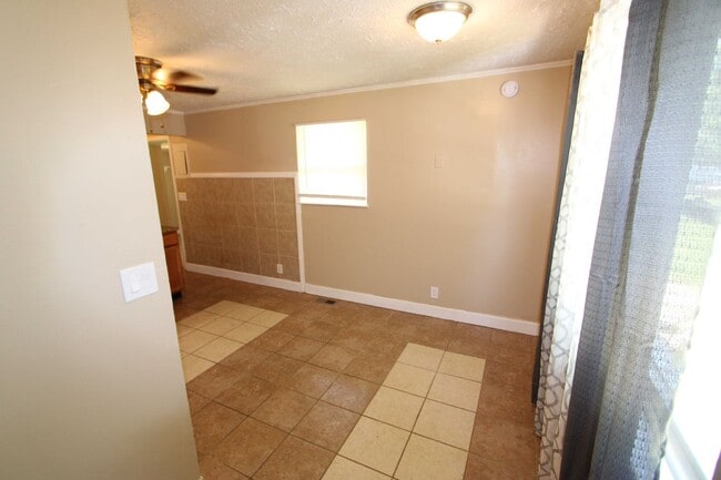Building Photo - Charming 3 Bed 1 Bath Ranch