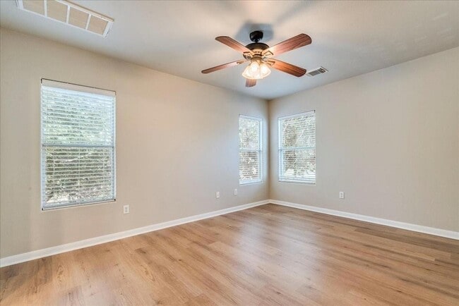 Building Photo - 2924 Bond Dr
