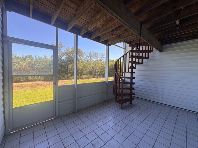 Building Photo - 3BR 3BA Townhome w/ Beach View +  Pool + Updated Kitchen + Balcony/Patio in Hidden Harbour