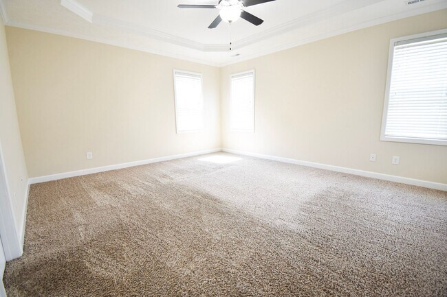 Building Photo - 4 Bedroom 3 Bathroom No Pets