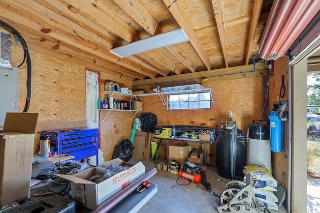 Building Photo - 140 Elm Dr