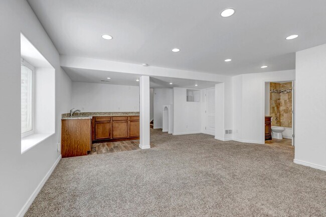 Building Photo - 5 Bedroom Home for Rent-Peyton- 80831