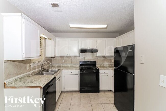 Building Photo - 3705 Acorn Dr