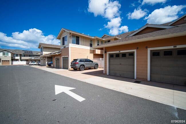 Building Photo - 3 BD/2.5 BA Townhome in Awakea at Mehana in Kapolei