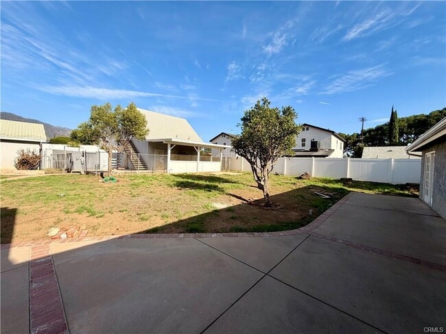 Building Photo - 13416 Glenoaks Blvd