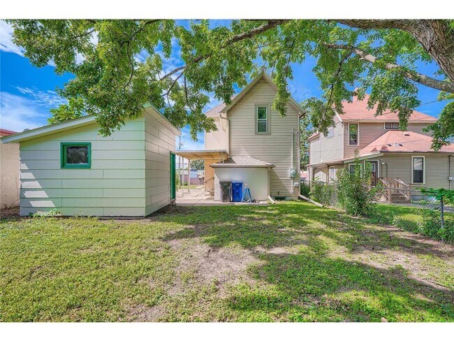 Building Photo - 610 Fairview Ave N