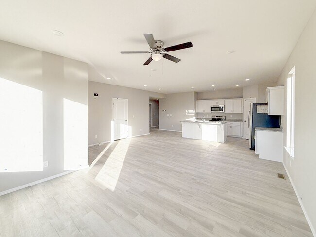 Building Photo - Stunning 4-Bedroom Home