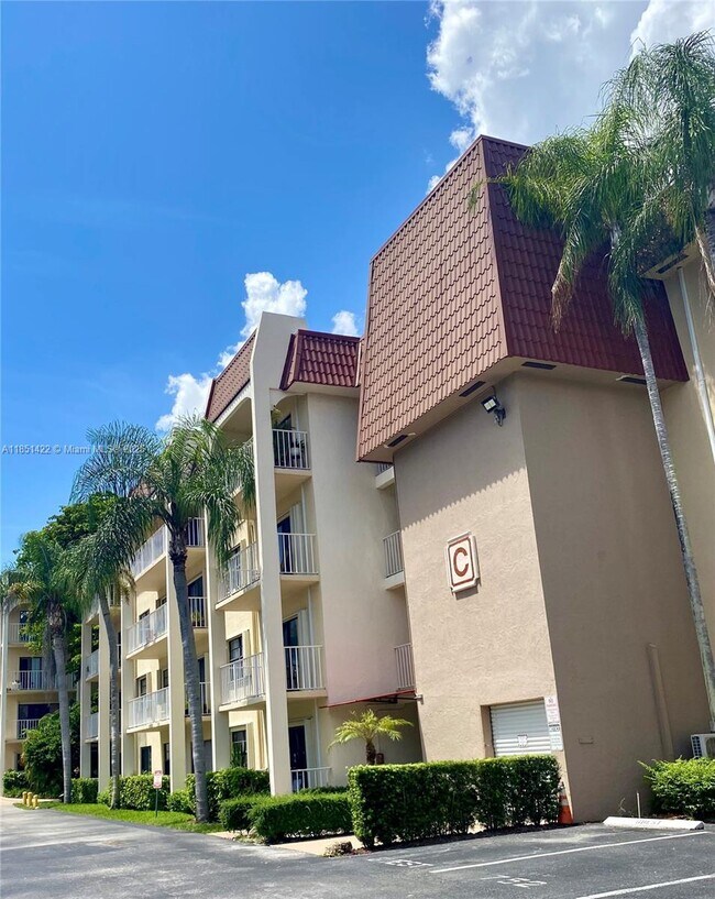 Building Photo - 9301 SW 92nd Ave
