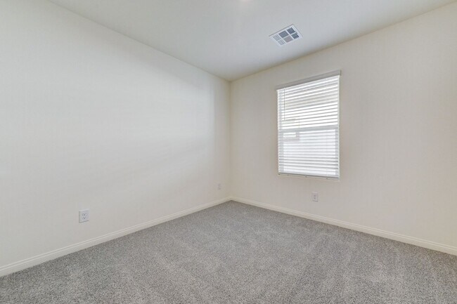 Building Photo - Newly Built 4 bedrooms in Cadence