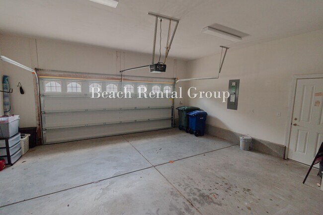 Building Photo - 2402 Via Palma Dr