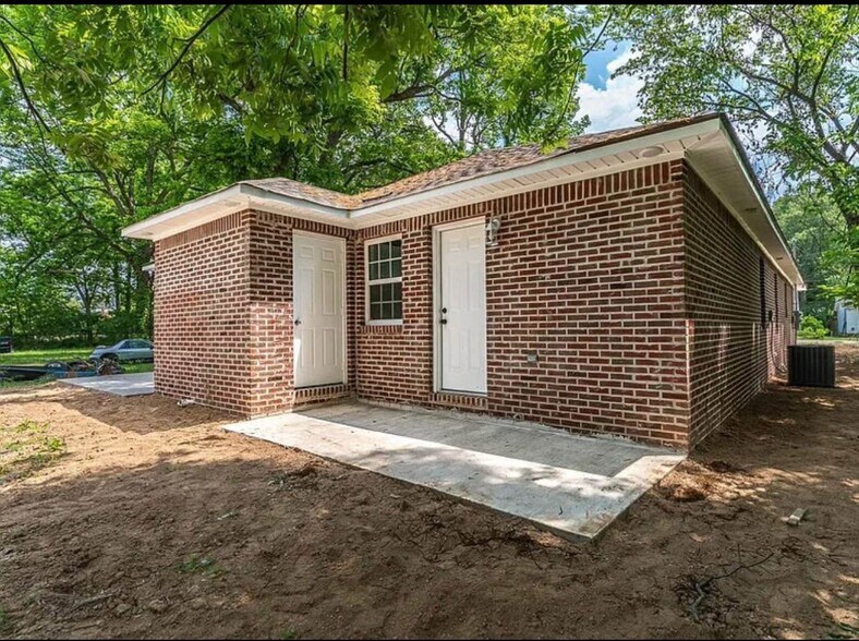 Building Photo - 505 W Bertig St