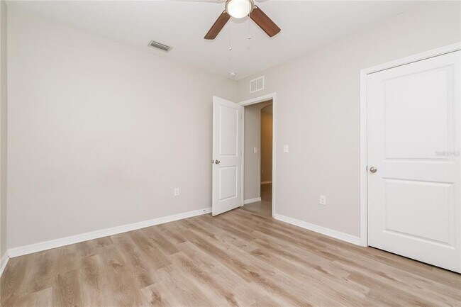 Building Photo - 327 Tierra Verde Way