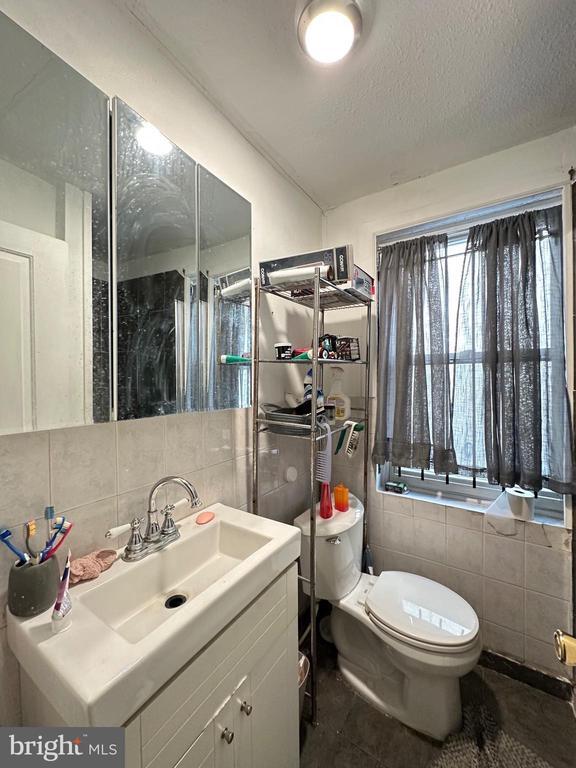 Building Photo - 1710 N Bouvier St