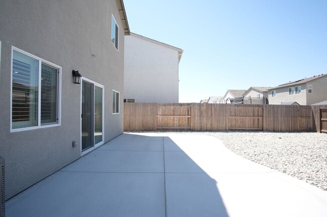 Building Photo - Beautiful Home in Manteca off of the 99, P...