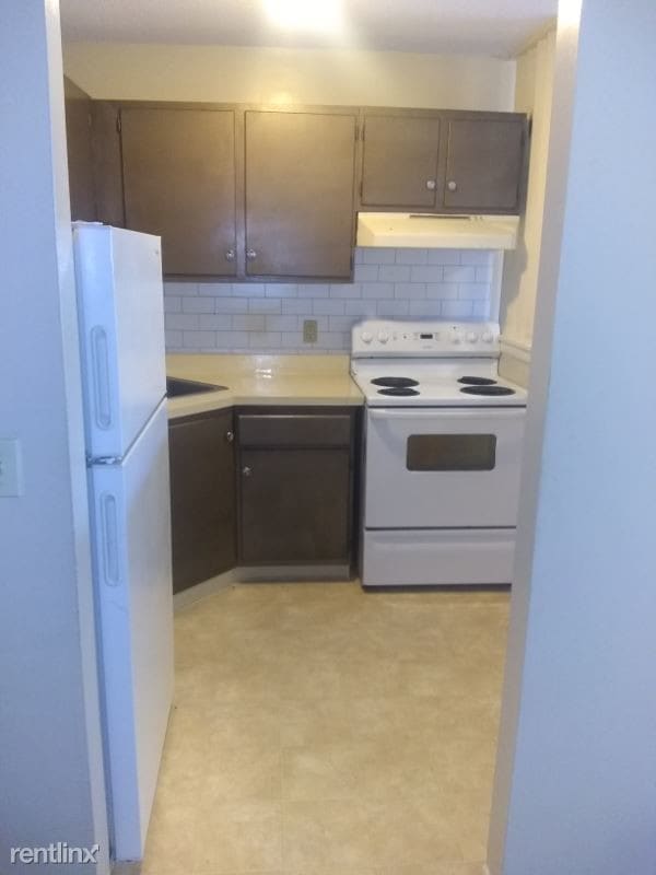 Building Photo - 572 Brook St