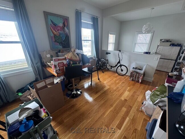 Building Photo - 9 Harding St