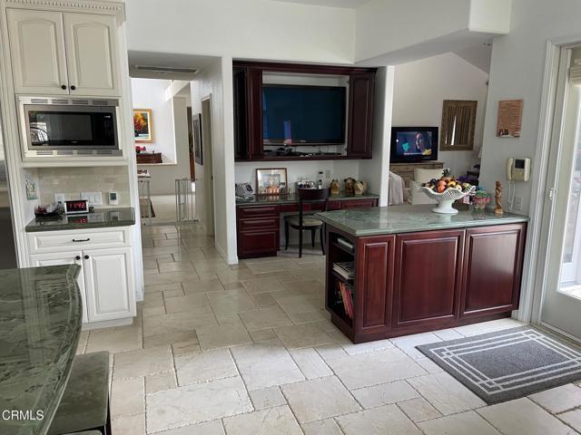 Building Photo - 2109 Valleyfield Ave