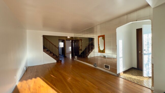 Building Photo - 7127 S Ridgeway Ave