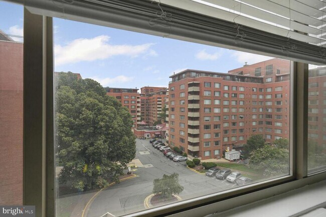 Building Photo - 1121 Arlington Blvd