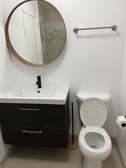 Building Photo - 358 S Gramercy Pl