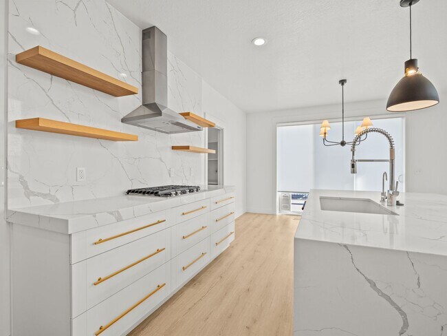 Building Photo - 5 Bed / 3.5 Bath Home in Saratoga Springs – Spacious Living Near Utah Lake