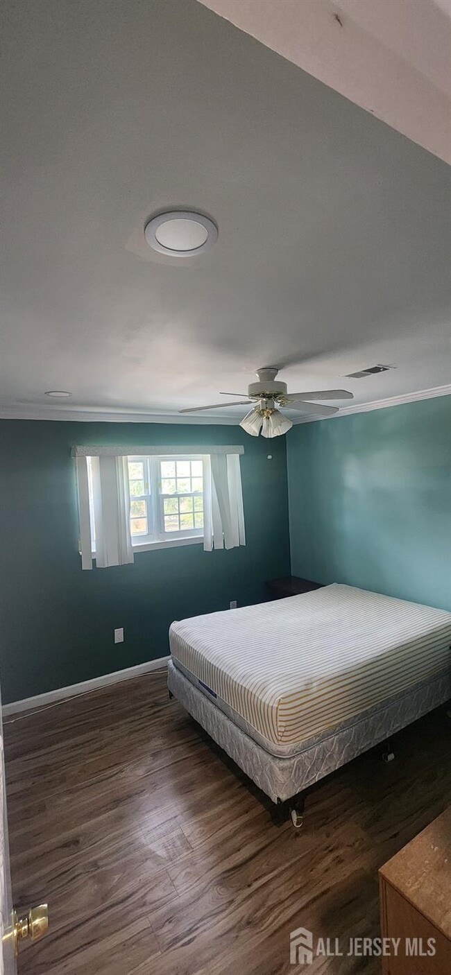 Building Photo - 420 College Dr