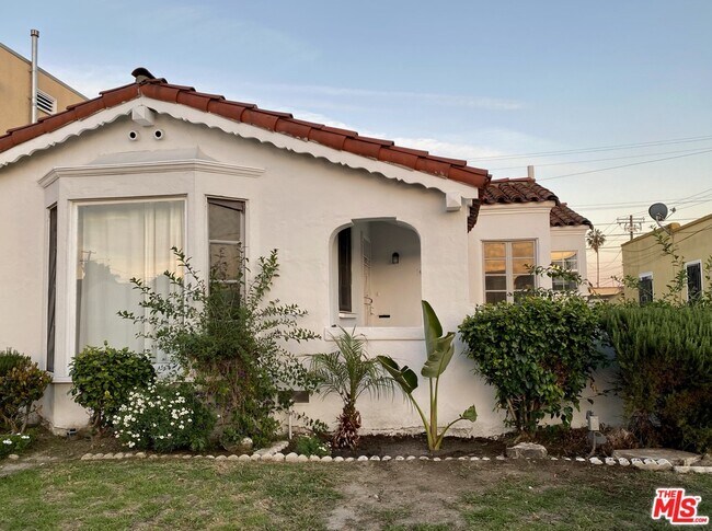Building Photo - 5856 Arlington Ave