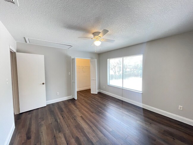 Building Photo - 7800 Fernbrook Way