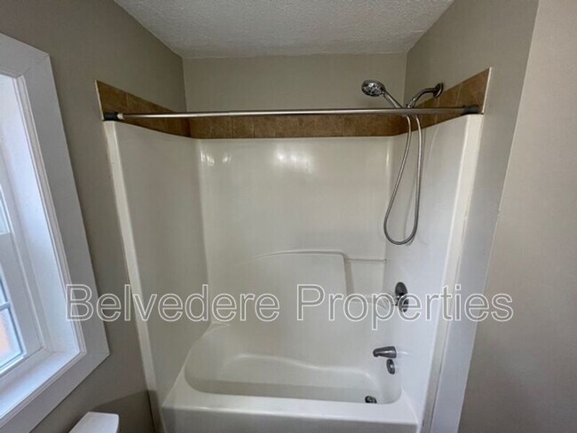 Building Photo - 804 Graylyn Dr