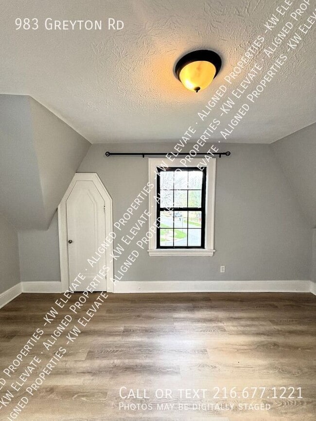 Building Photo - 983 Greyton Rd