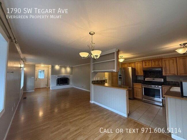 Building Photo - 1790 SW Tegart Ave