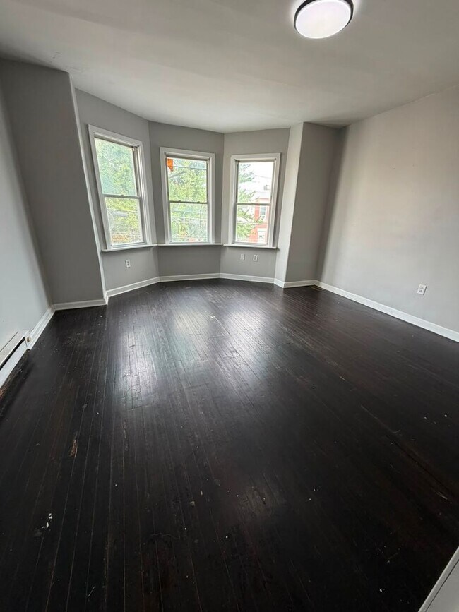 Building Photo - 240 S 61st St