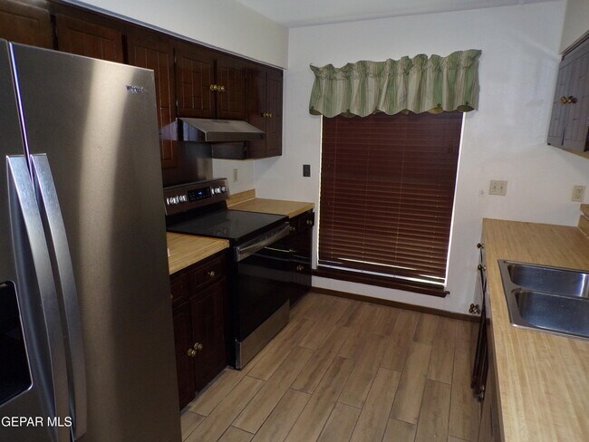 Building Photo - 4699 Round Rock Dr
