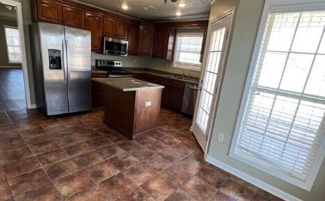 Building Photo - "Charming 3-Bedroom Home with 2 Baths and 1600 Sq Ft of Comfort in Jonesboro!"