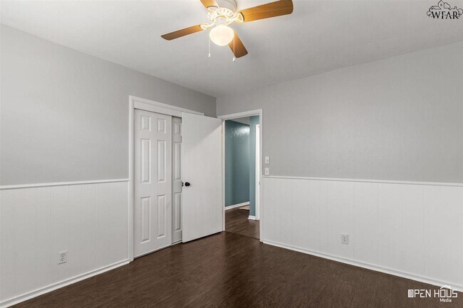 Building Photo - 4805 Big Bend Dr
