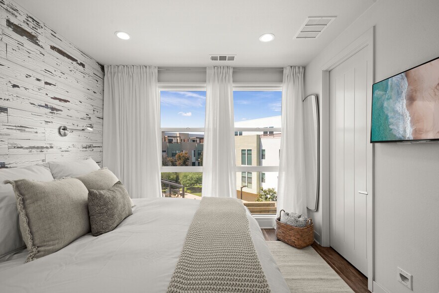3rd Floor - Primary Bedroom - 1651 Topanga