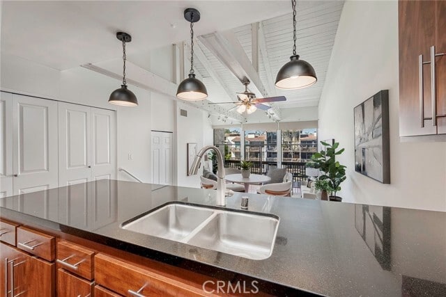 Building Photo - 9331 Marina Pacifica Dr N